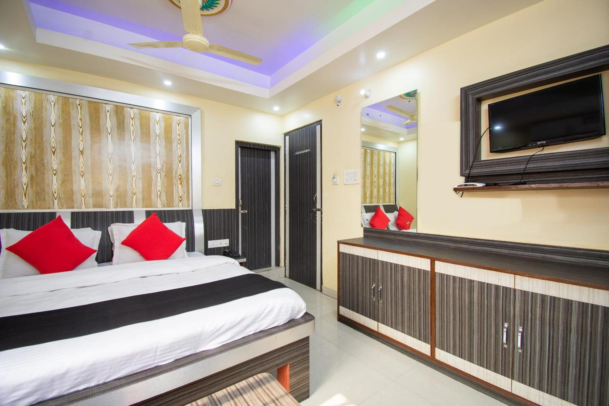 Capital O 67892 Hotel Sujata Tarapith Exterior photo